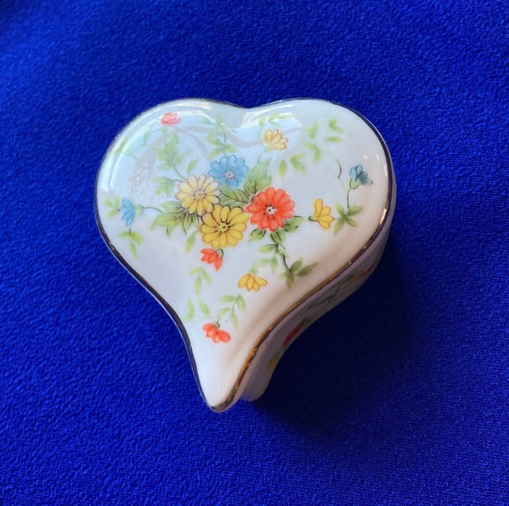 Lenox China heart trinket dish with lid